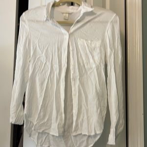 H&M crepe material long sleeve button blouse like new